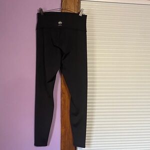 ALO yoga women’s airlift black leggings